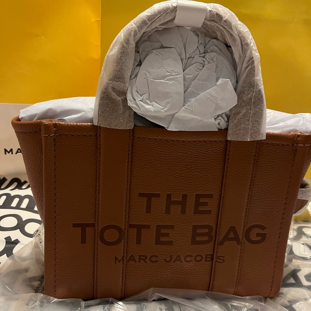 The tote leather Marc Jacobs,Aragon oil color,small,new with tags…